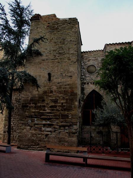 7 de Agost de 2012 'Aquí mateix hi ha l'església de Sant Antoni, que si conserva una petita part gòtica es presenta visiblement amb una façana barroca del 1787'.  Cervera -  Giliet de Florejacs