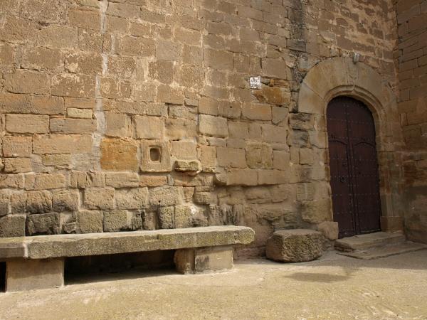 8.8.2012 'M'assec al pedrís de l'església. És un racó tranquil, com un refugi gairebé fortificat, que és la sensació que dóna la pedra de l'església, i les parets, també de pedra, de les cases properes'  Sedó -  Giliet de Florejacs