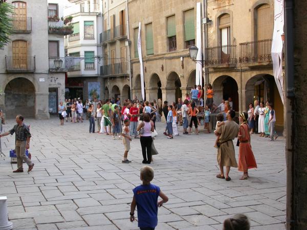 8.8.2012 la plaça Major, porticada  Guissona -  Ramon Sunyer