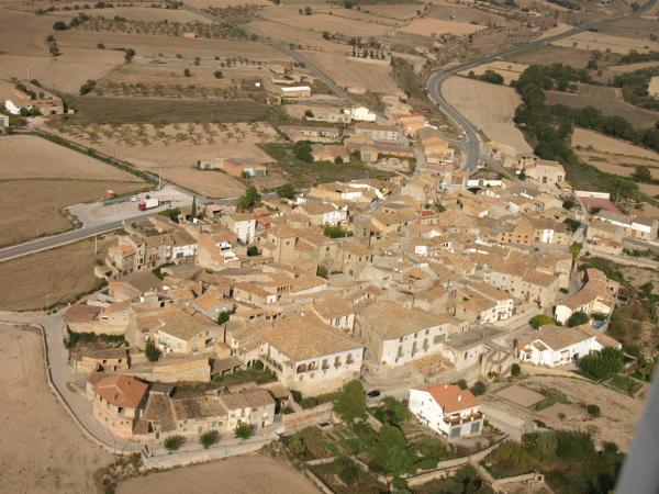 9.8.2012 'Segons com, Tarroja sembla més petit que Sedó, però em diuen que no hi tantes cases buides. Segurament ho fa la carretera de Guissona...´  Tarroja de Segarra -  Giliet de Florejacs