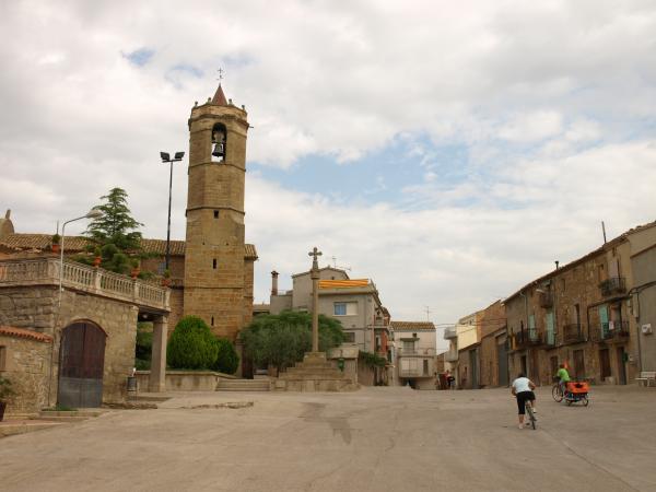 9 de Agost de 2012 '..., que em sorprèn amb una plaça sense gaire caràcter per espaiosa...'  Hostafrancs -  Giliet de Florejacs