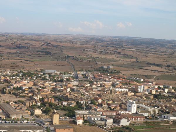 9.8.2012 'I quin contrast fa Guissona amb els pobles que he vist fins ara! Té tot l'aire d'una vila, de centre comercial'  Guissona -  Giliet de Florejacs