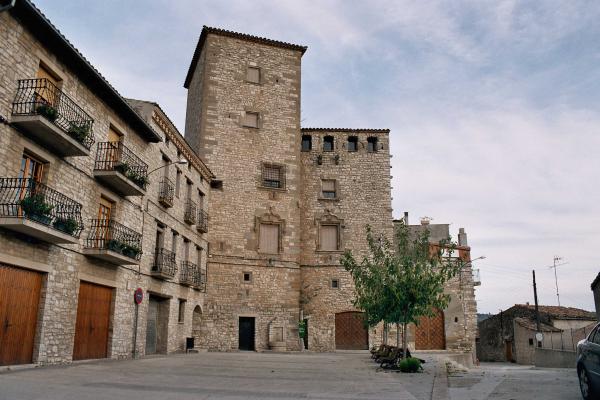 11.8.2012 'Les Oluges és un poble estirat i costerut, adossat a la muntanya.'  Les Oluges -  Giliet de Florejacs