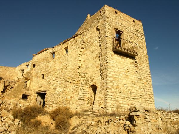 13 de Agost de 2012 'Aquest casal que corona el turó, és segurament l'hereu d'un castell, i Timor el nom que designa tot el que fou la seva propietat'.   Sant Pere dels Arquells -  Giliet de Florejacs