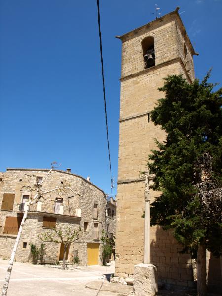 14 de Agost de 2012 'L'església és barrejada d'estils , i té per copatrona a Santa Bàsrbara, la qual cosa ens tranquil·litza  per si ens agafa la tempesta aquí'   Vallfogona de Riucorb -  Giliet de Florejacs