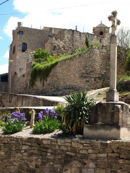 14 de Agost de 2012 'Decidim acostar-nos a Vallfogona de Riucorb, al poble autèntic, que està més enllà del balnearil al peu de la carretera que va cap a Guimerà'   Vallfogona de Riucorb -  Giliet de Florejacs