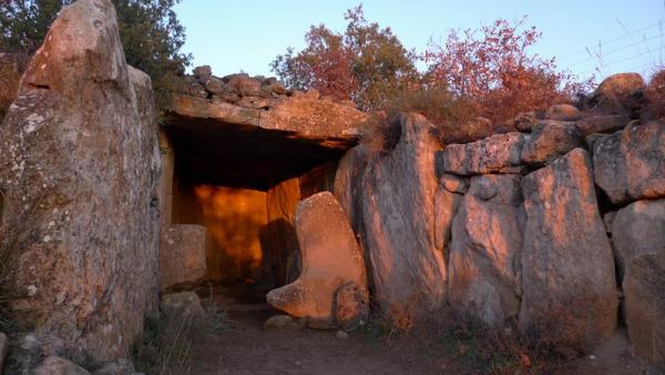 24.12.2012 El dolmen a la sortida del sol  Llanera -  Xavier Sunyer