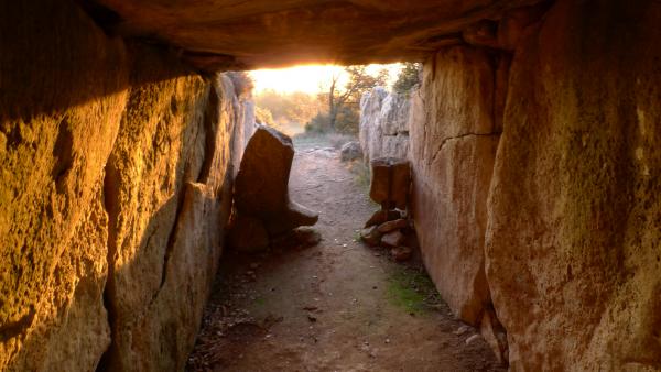 22 de Desembre de 2012 L'interior del dolmen totalment il·luminat  Llanera -  Xavier Sunyer