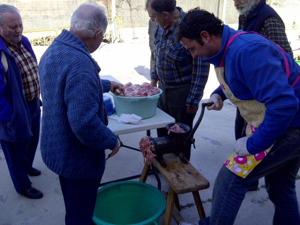 17 de Març de 2013 1a Festa del Porc a la Vall d’Ondara, fent el mandongo  Ribera d’Ondara -  CC Segarra