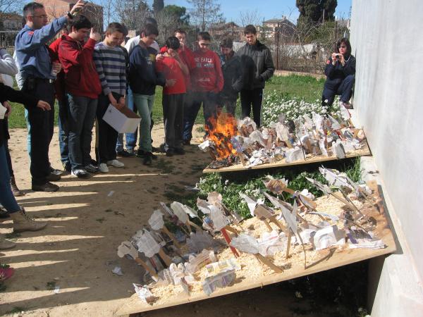 22.3.2013 Alumnes de 2n d'ESO de l'Escola Mare de Déu del Roser en el taller educatiu El Foc i tu  Guissona -  CC Segarra