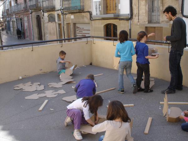 16.4.2013 Taller de dracs de sant Jordi  Guissona -  Ajuntament de Guissona