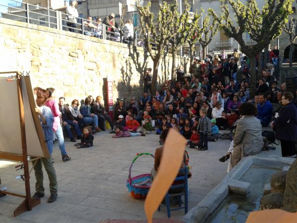 21 de Abril de 2013 Presentació de El Secret del Pou, primer exemplar de la col·lecció Guissona, històries de conte  Guissona -  Ajuntament Guissona