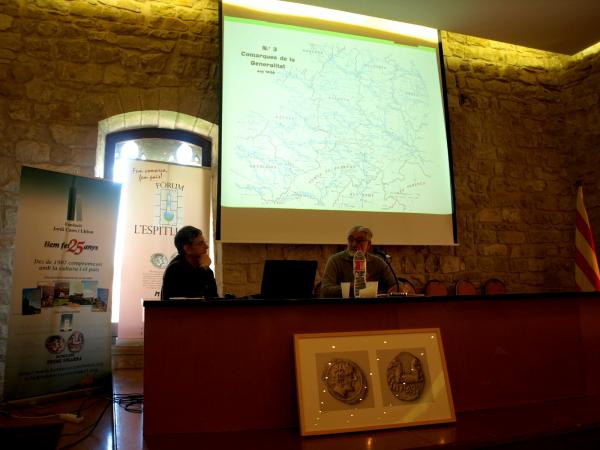 Guiu Sanfeliu (GR Terres de Ponent) i Manuel de Sanz (Fundació Tekhnikós) exposen els imprecisos límits de la Segarra - Santa Coloma de Queralt