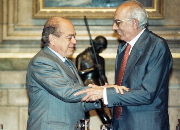 Josep Benet reb la Medalla d'Or de la Generalitat de Catalunya