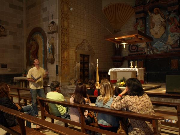 lectura dins l' església de Sant Salvador de tarroja - Tarroja de Segarra