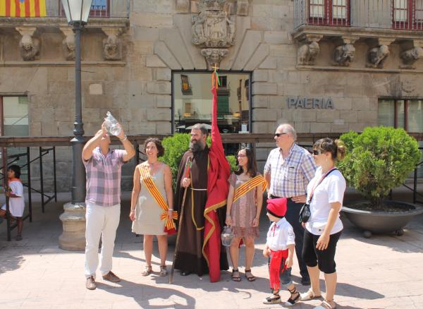 19.8.2013 Repartiment de l'aigua a la Paeria.  Cervera -  cerverapaperia.cat