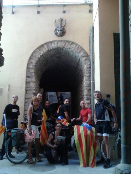 visita de la comitiva al carreró de les bruixes de Cervera - Cervera visita de la comitiva al carreró de les bruixes de Cervera - Cervera