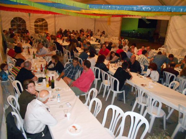 31 de Agost de 2013 sopar festiu de la trobada intergeneracional   El Llor -  Ajuntament TiF