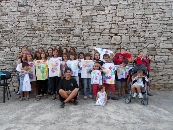 31 de Agost de 2013 edició del FEM MUNICIPI, taller de pintura sobre tèxtil pels infants  El Llor -  Ajuntament TiF