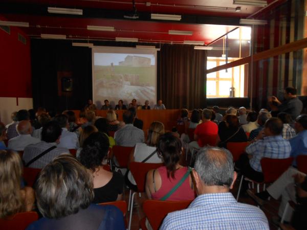 més d'un centenar de persones varen acudir a l'acte de presentació a la Sala de Plens de l'Ajuntament de Guissona - 
