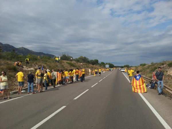 11 de Setembre de 2013 Pell de Gallina quan arribes al teu tram!   -  Júlia CF