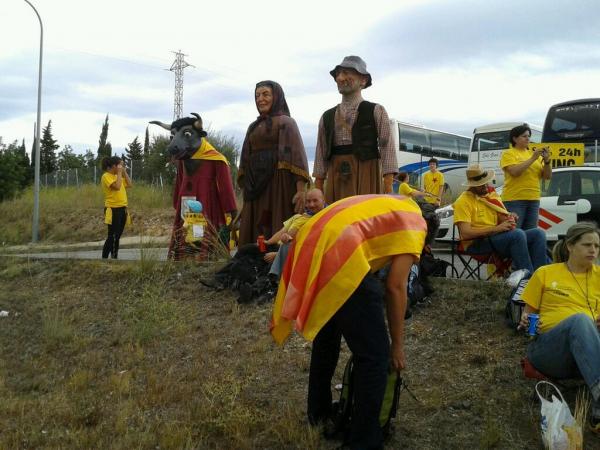 11.9.2013 A les 15:00 fem cercavila pel tram 112 i 113  -  El Brut i la Bruta