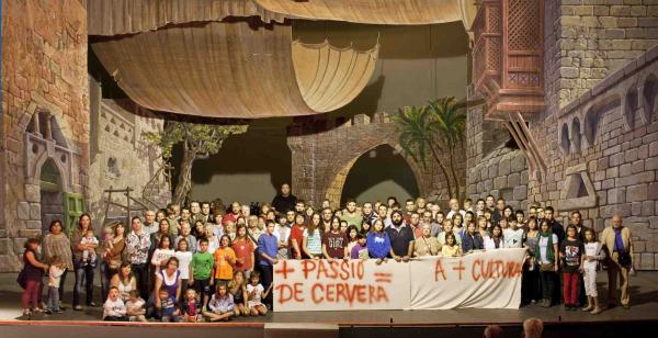 16 de Octubre de 2013 Els membres  de la Passió protesten per les retallades en la subvenció  Cervera -  Passió