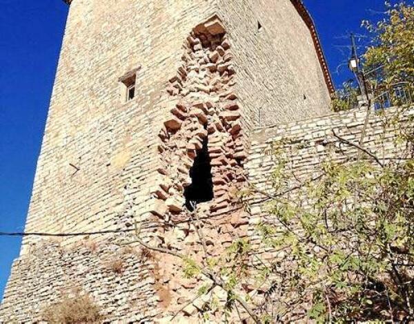 20 de Novembre de 2013 Detall de la torre parcialment esfondrada  Vergós Guerrejat - 