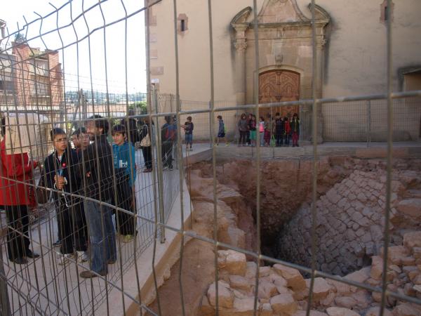 visita d'escolars al jaciment