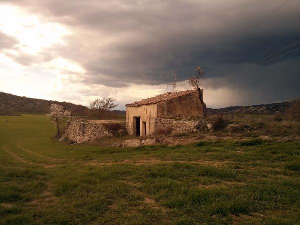 20 de Abril de 2014 cabana amb pallissa a les Torrovelles  Torà -  Ramon Sunyer