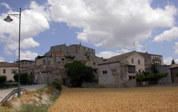 16.6.2014 El castell domina el poble  Santa Fe -  Ramon Sunyer