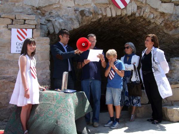 15.6.2014 l’Alcaldesa d’Estaràs,Montse Majà, i la vicepresidenta segona de la diputació de Lleida, Rosa Maria Perelló entre els assistents a l'acte  Alta-riba -  AACSMA