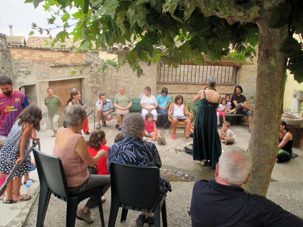 21.7.2014 sessió de contes a càrrec de Patrícia McGill  Bellveí -  Laia Argelich