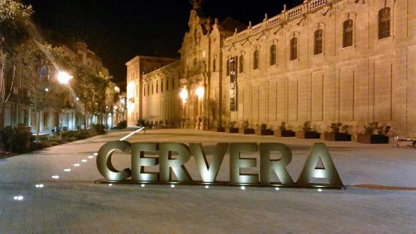 10.8.2014 la plaça de la Universitat remodelada  Cervera -  janbultaco