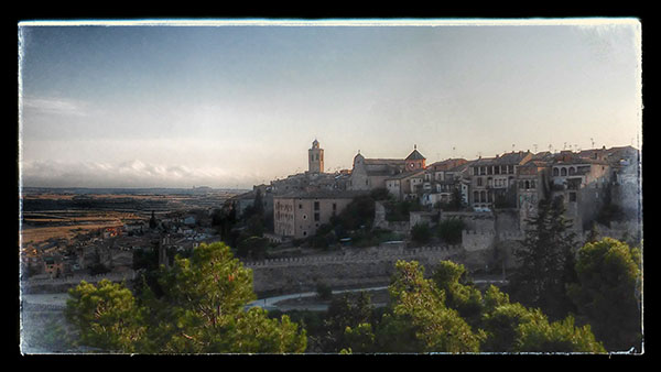 19.8.2014 vista de les muralles  Cervera -  Ramon Sunyer