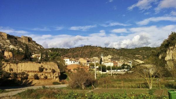 16.11.2014 Vista del poble des dels horts  Castellfollit de Riubregós -  Ramon Sunyer