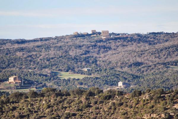 31.1.2015 Sant Pere Sasserra i Padollers, a datl, i  Guillons i Comabella, a baix  Sant Serni -  Ramon Sunyer