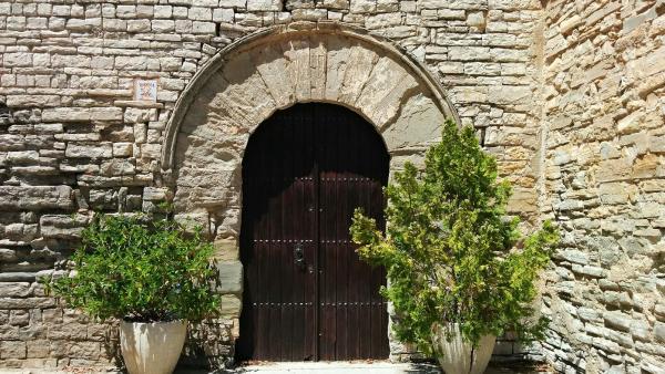 17.5.2015 Porta església de  Sant Jaume  Montpalau -  Ramon Sunyer