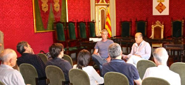 El Paer en Cap R. Royes i el geògraf S. Saladié durant l'acte de presentació