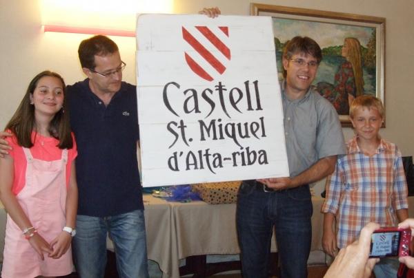 14 de Juny de 2015 Regal dels Amics del castell per les futures estances del castell.  Alta-riba -  AACSMA