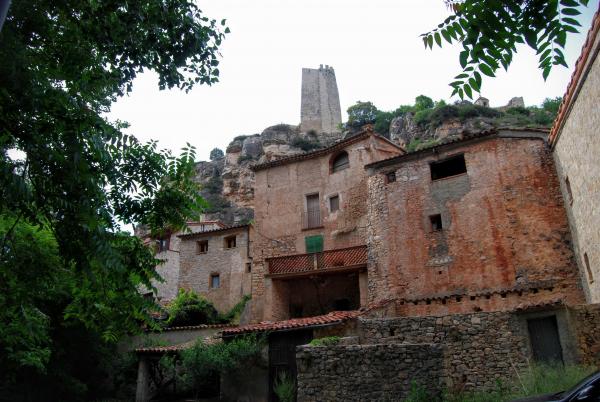 14.6.2015 Detall del poble  Santa Perpètua de Gaià -  Ramon Sunyer