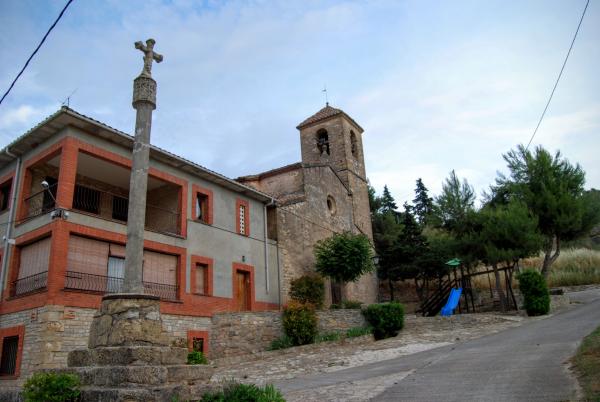 14.6.2015 Església Sant Joan barroc (XVIII) i creu de terme  Biure de Gaià -  Ramon Sunyer