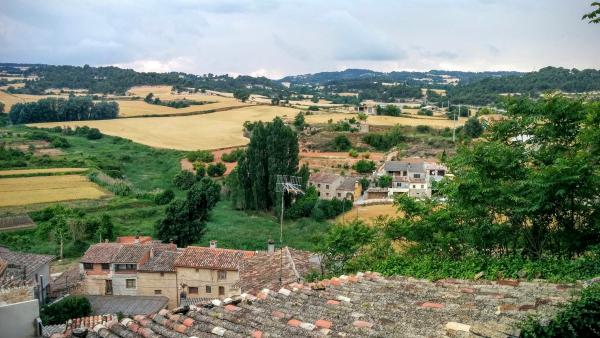 14.6.2015 vista del poble  Biure de Gaià -  Ramon Sunyer