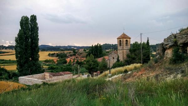 14.6.2015 El cementiri i l'església  Biure de Gaià -  Ramon Sunyer