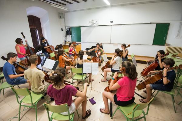 22.7.2015 alumnes de corda fent una de les classes  Cervera -  Jordi Prat