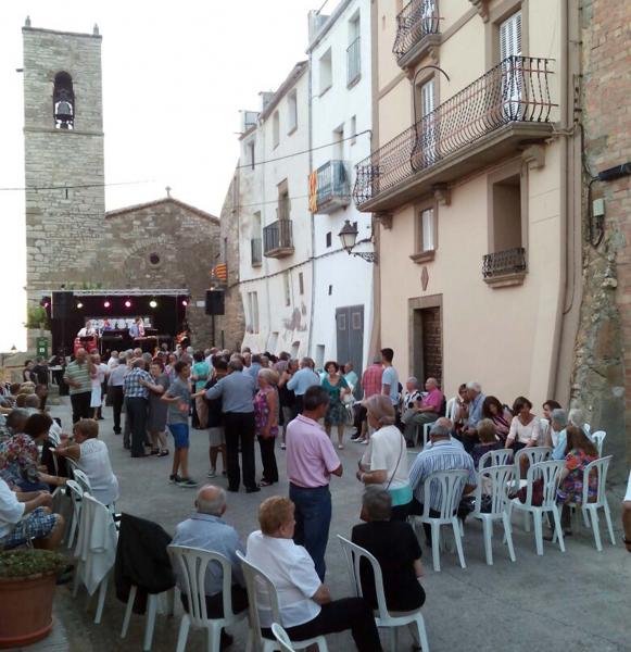 25.7.2015 Ball a la plaça  Bellveí -  Aj TiF