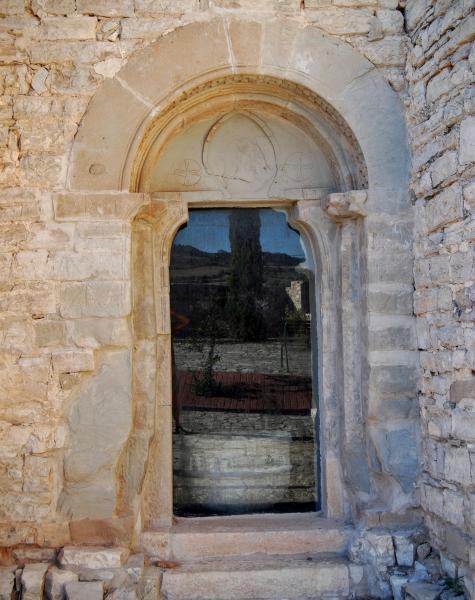 28.8.2015 Església de Sant Salvador, porta antiga  Granyanella -  Ramon Sunyer