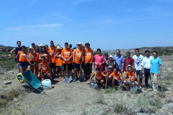 Foto de grup dels participants a l’excavació al jaciment ibèric Pla de les Tenalles - La Móra Foto de grup dels participants a l’excavació al jaciment ibèric Pla de les Tenalles - La Móra