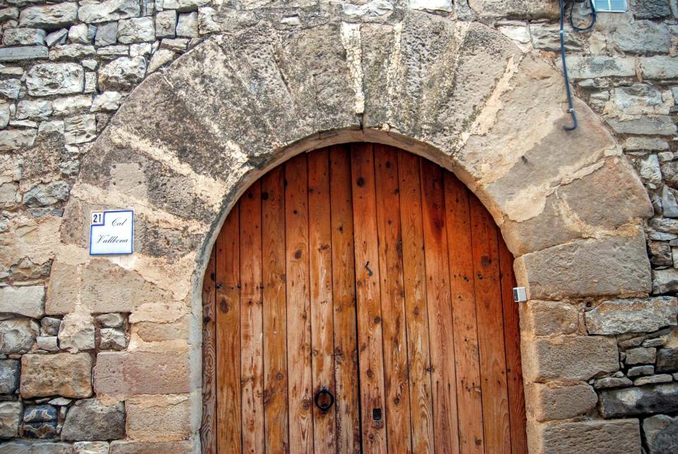 28.8.2015 porta cal Vallbona  Montoliu de Segarra -  Ramon Sunyer