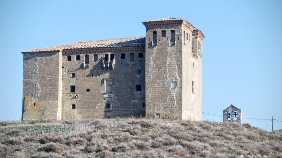 24.1.2016 Té dues grans torres bessones quadrades  Montcortès de Segarra -  Ramon Sunyer